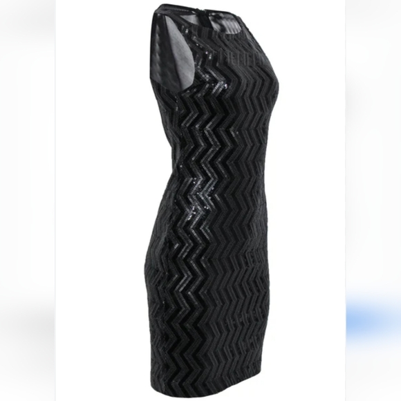 Alice + Olivia Dresses & Skirts - 🤩Host Pick💕Alice +Olivia Black Sequin Chevron Dress w/Back Detail Women's Sz 8